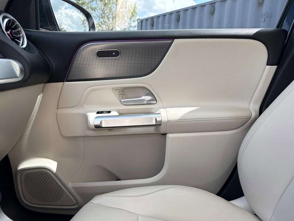 Used 2022 Mercedes-Benz GLB 250 image 30