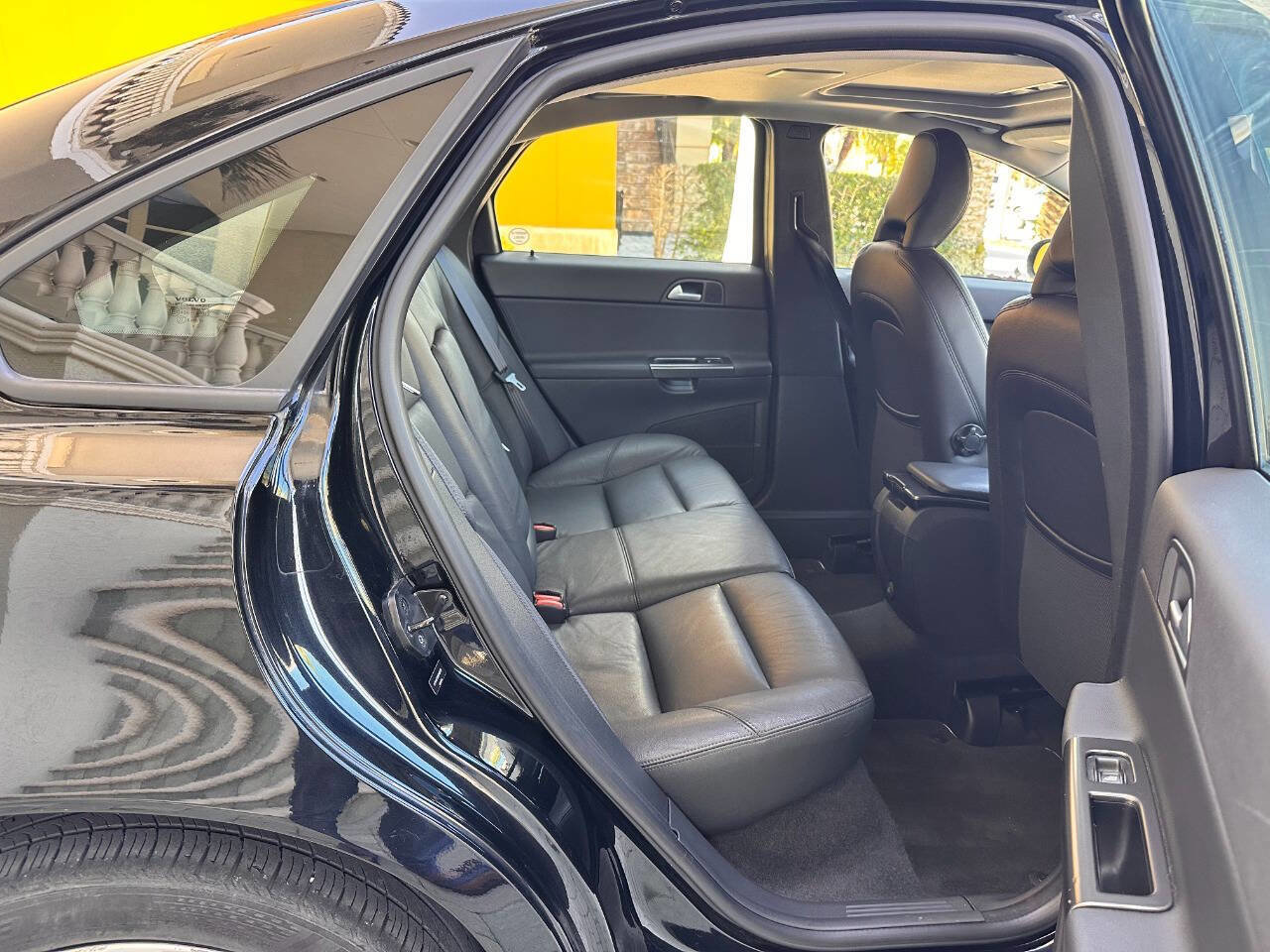 Used 2009 Volvo S40 T5 R-Design image 24