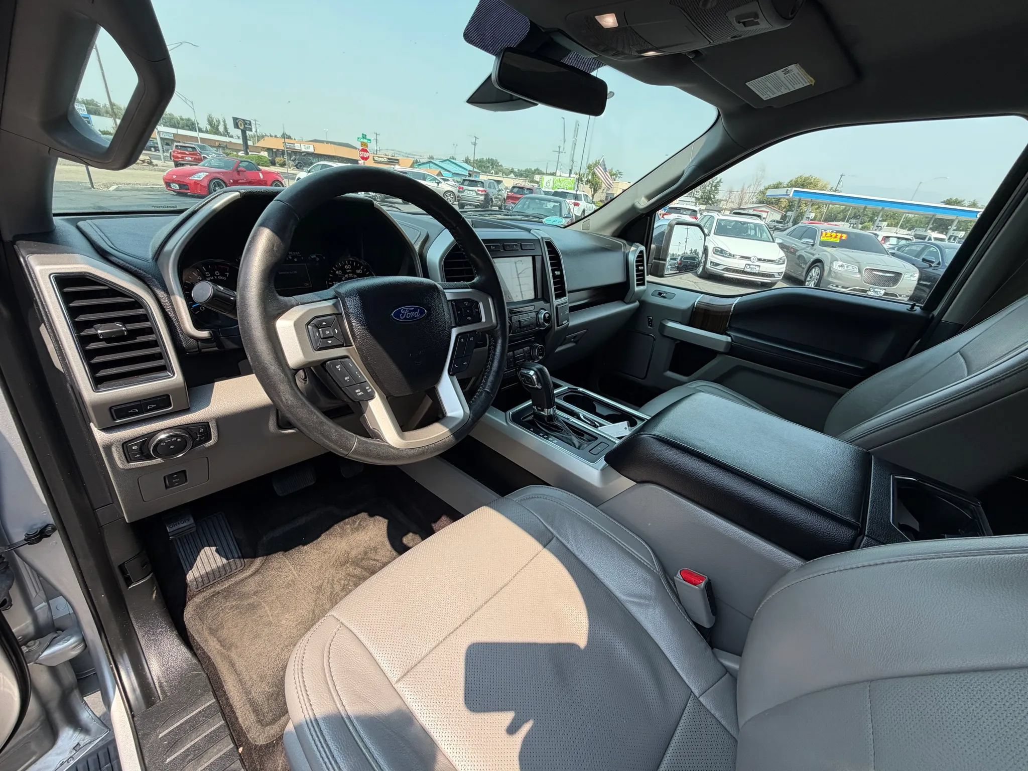 Used 2017 Ford F150 Lariat w/ Equipment Group 502A Luxury AWD/4WD image 11