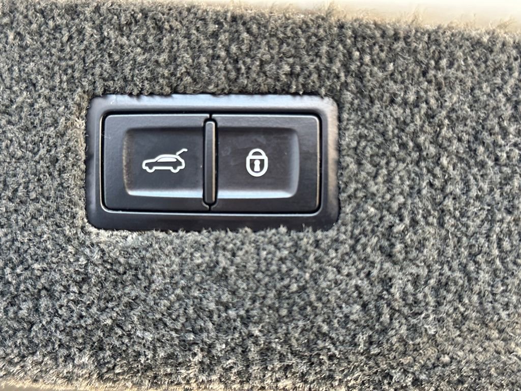 Used 2017 Bentley Bentayga W12 image 35