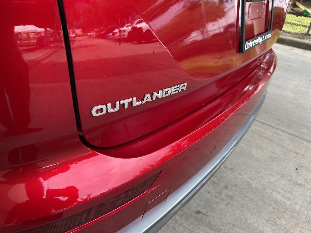 New 2025 Mitsubishi Outlander SE image 18