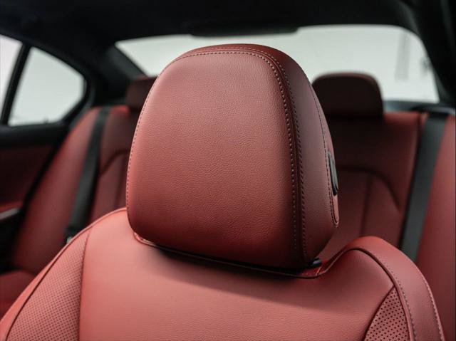 Used 2024 BMW 330i Sedan w/ Premium Package RWD image 15