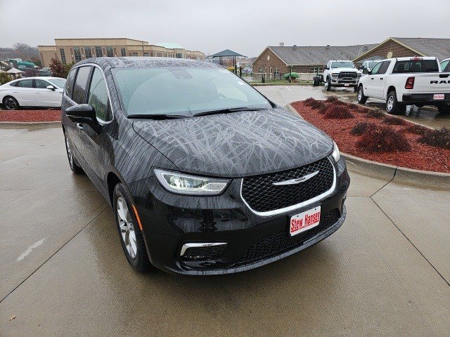 New 2026 Chrysler Pacifica Limited image 8