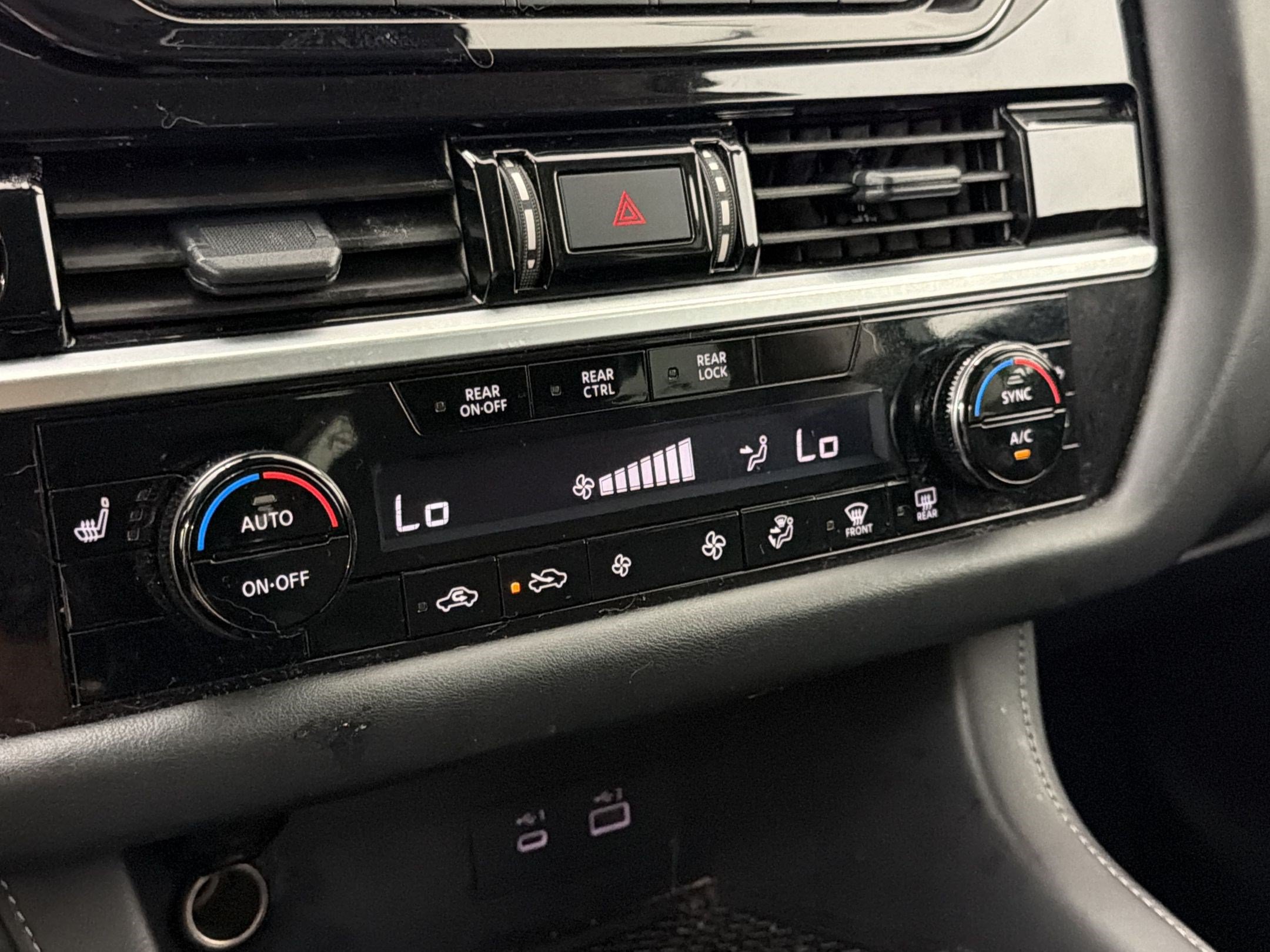 Used 2024 Nissan Pathfinder SV FWD image 31