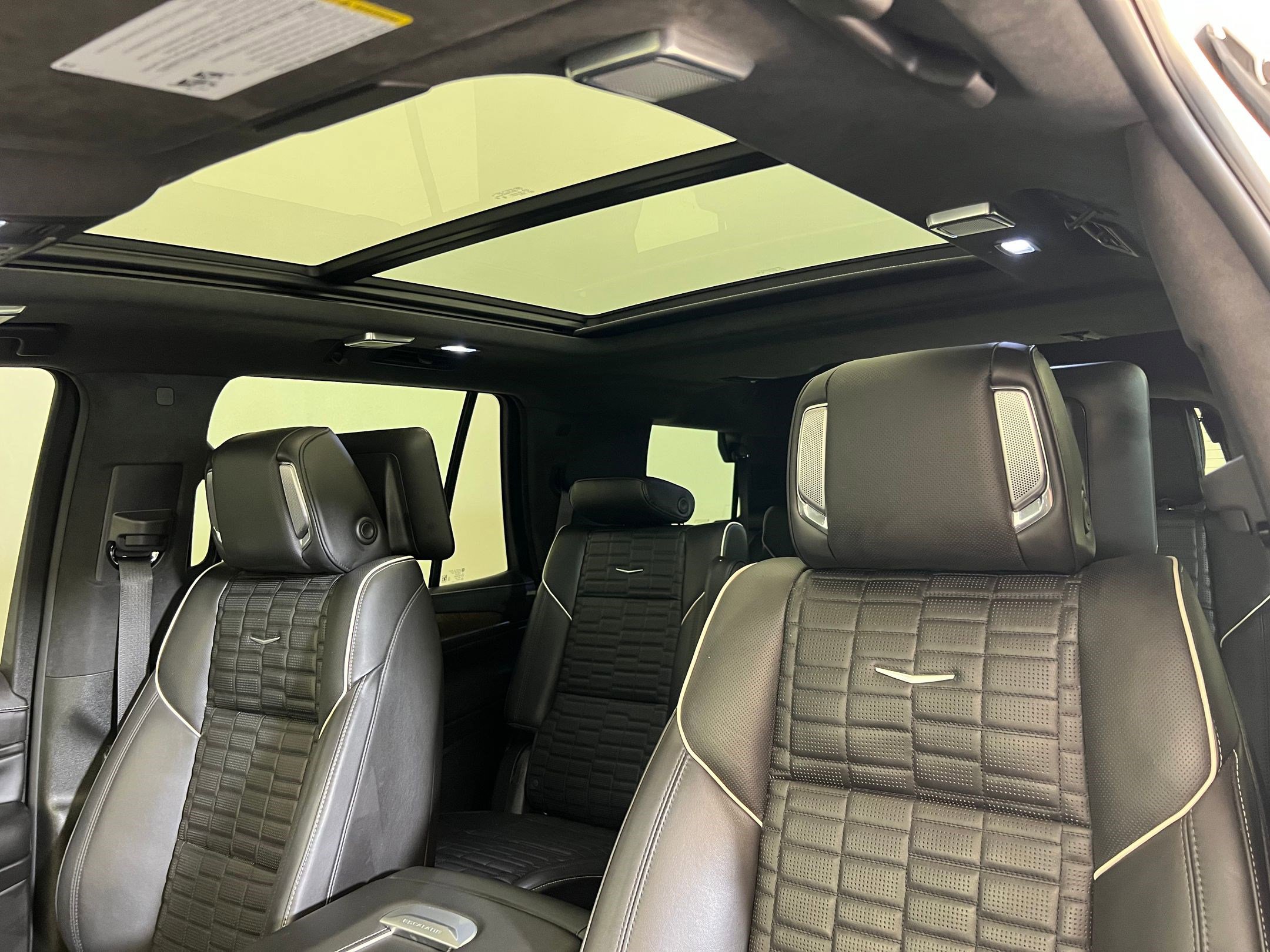 Used 2023 Cadillac Escalade Sport Platinum w/ Heavy-Duty Trailer Package image 15