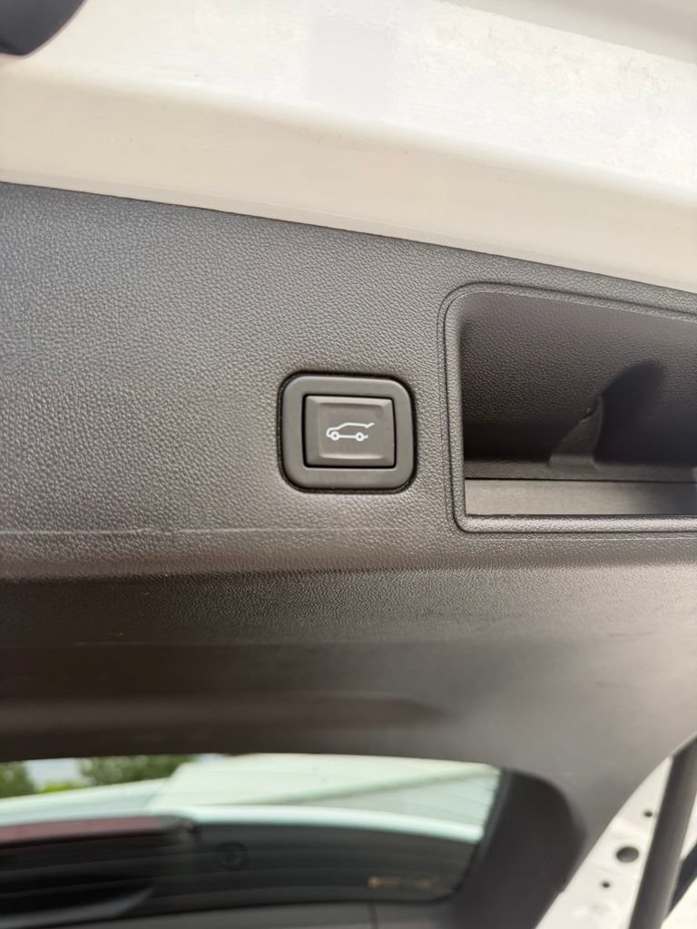 Used 2024 GMC Terrain SLT FWD image 26