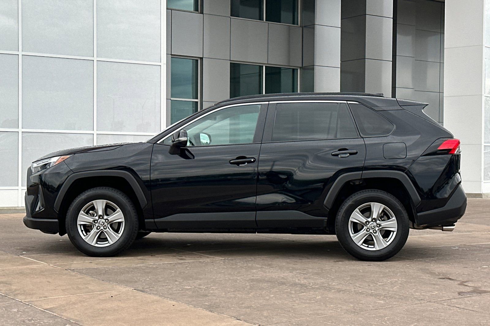 Used 2024 Toyota RAV4 XLE FWD image 7