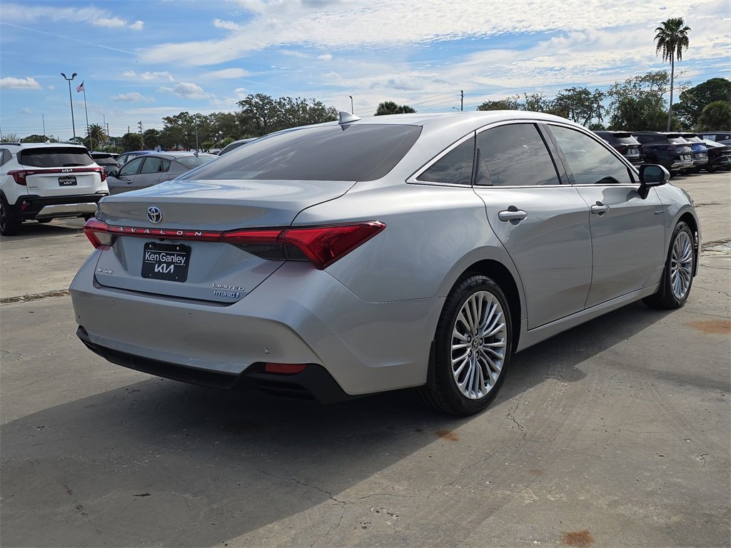 Used 2021 Toyota Avalon Limited image 8