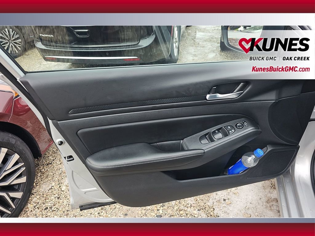 Used 2024 Nissan Altima 2.5 SV image 25