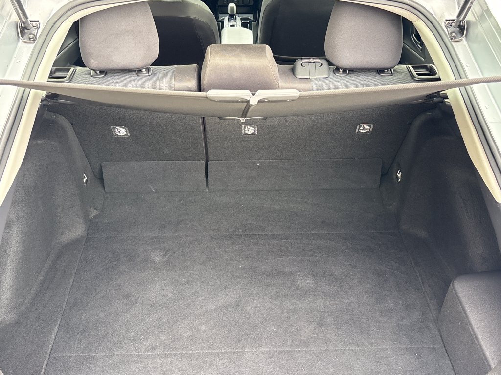 Used 2025 Toyota Prius LE FWD image 25