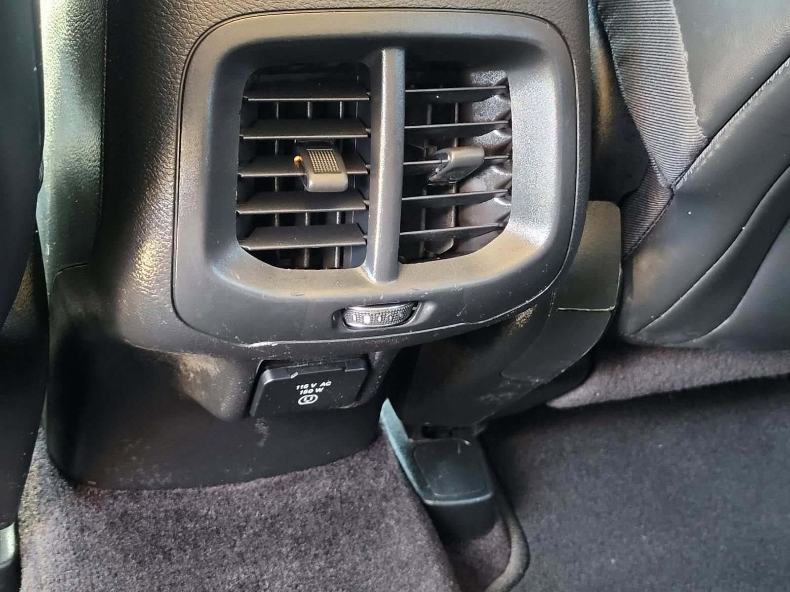 Used 2018 Jeep Cherokee Latitude Plus FWD image 18