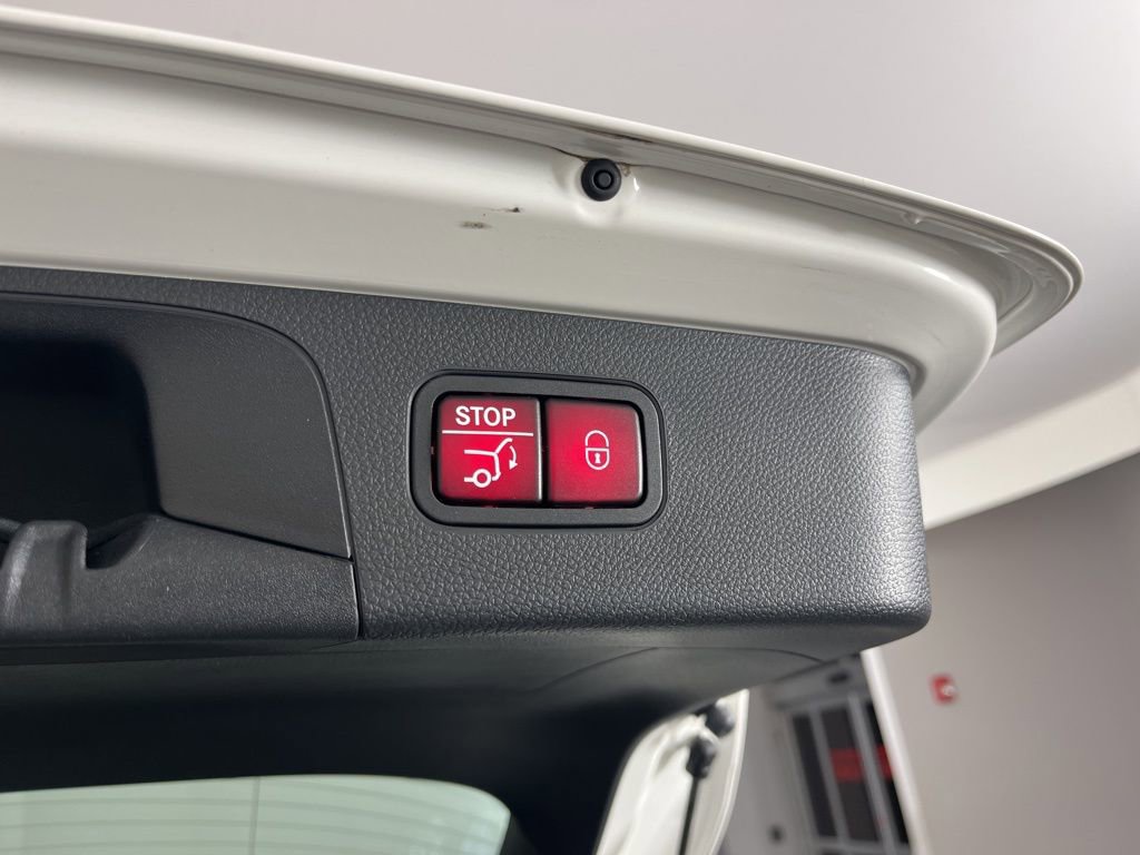 Used 2022 Mercedes-Benz GLC 300 4MATIC w/ Multimedia Package Lite image 21