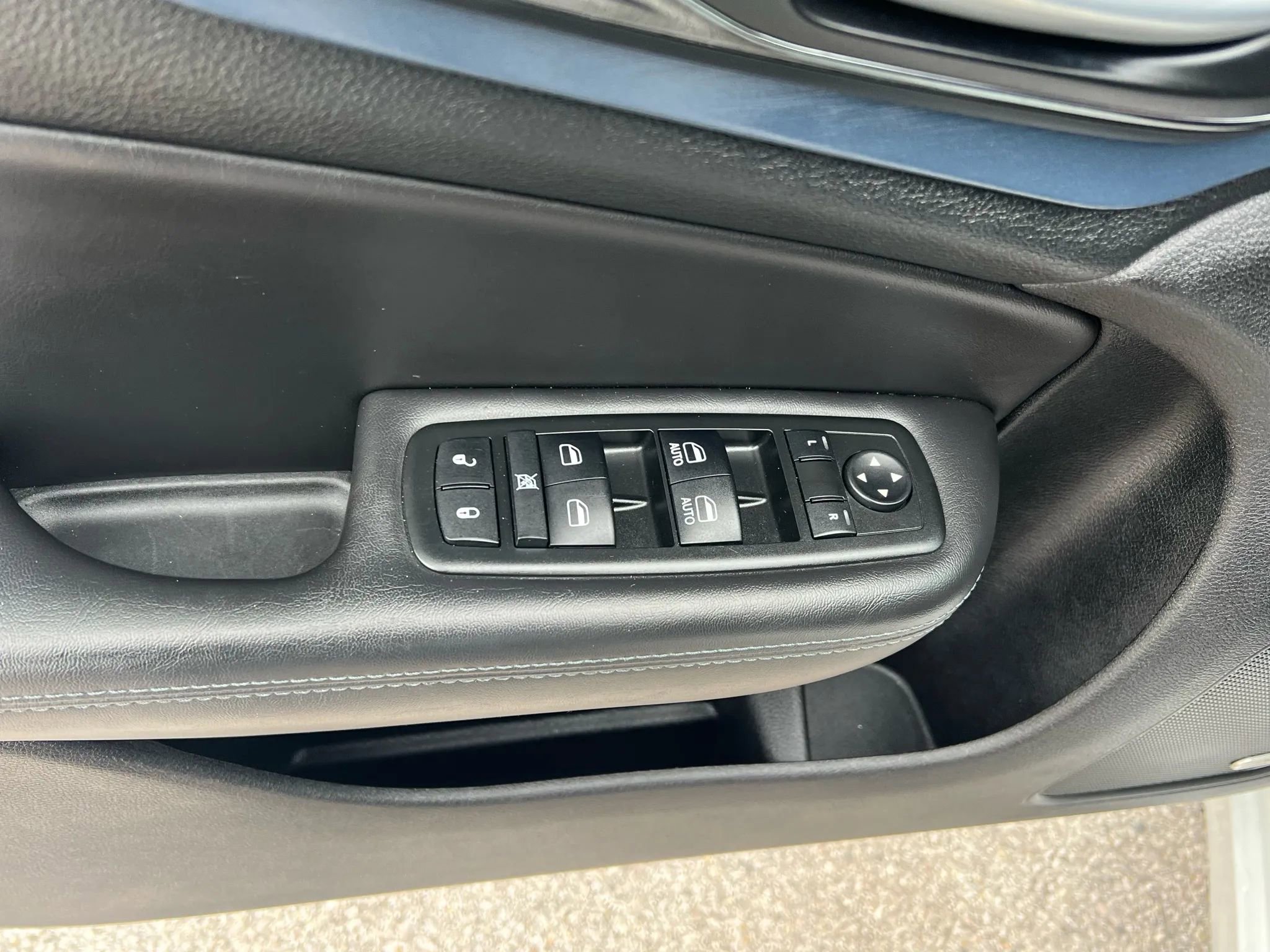 Used 2015 Chrysler 200 S w/ Navigation & Sound Group I image 14