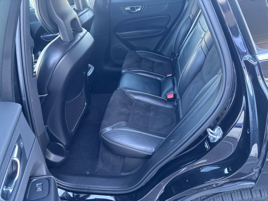 Used 2018 Volvo XC60 T5 R-Design w/ Convenience Package AWD/4WD image 11