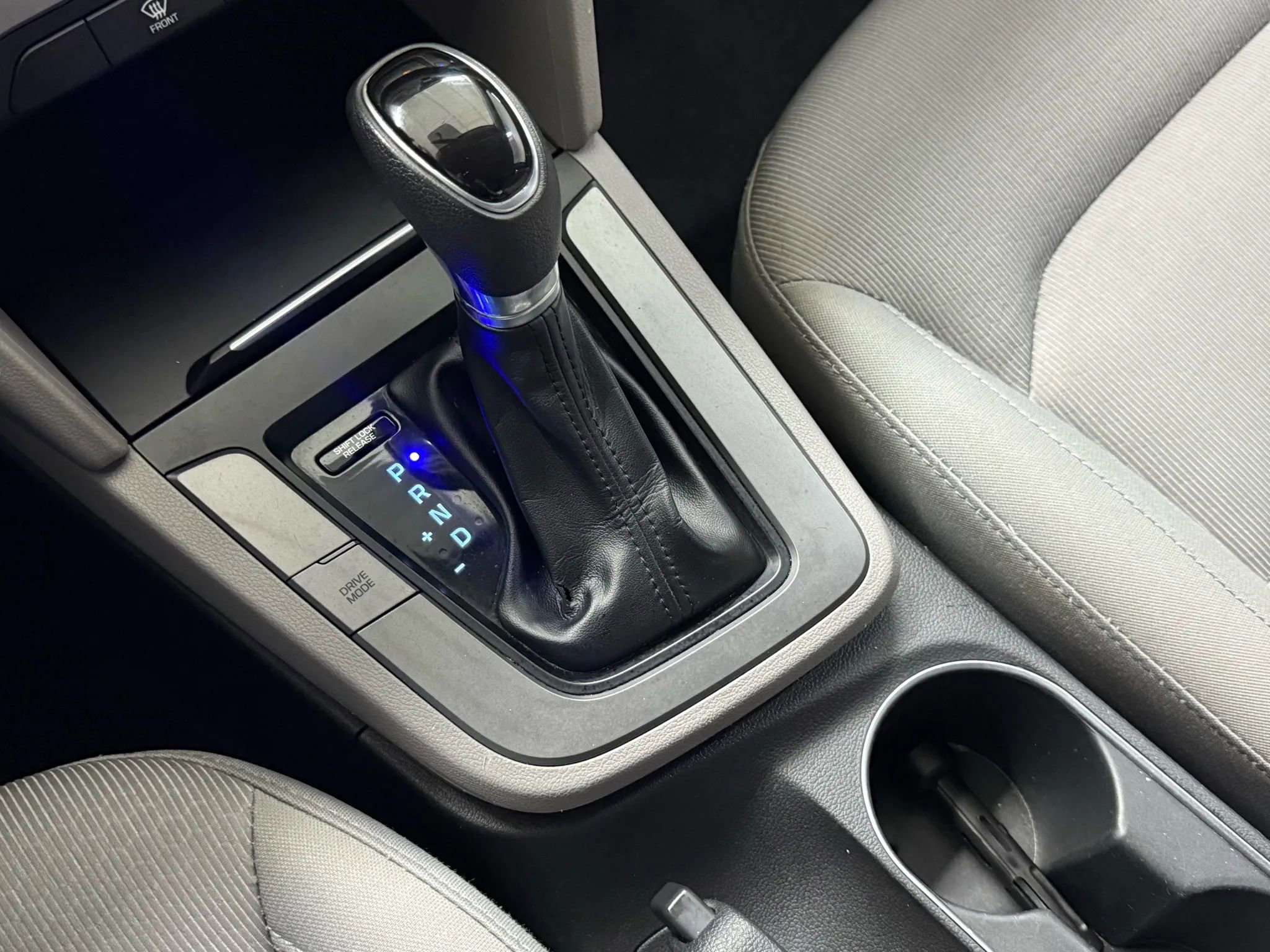 Used 2017 Hyundai Elantra SE FWD image 23