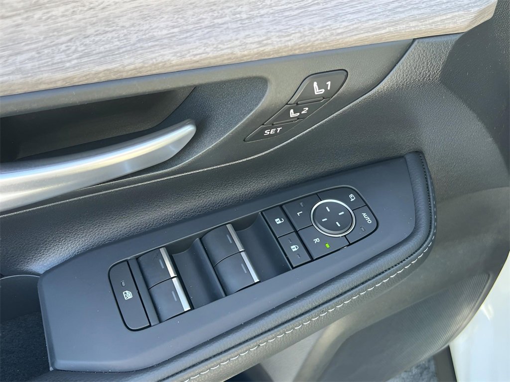 Used 2025 Toyota Grand Highlander FWD image 8