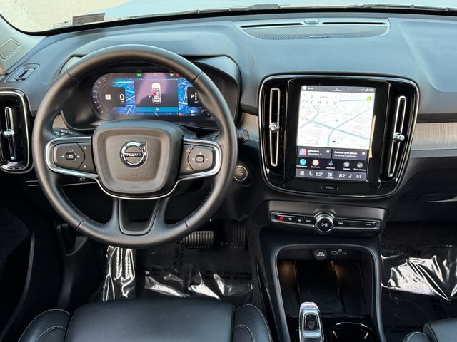 Used 2025 Volvo XC40 B5 Ultra AWD/4WD image 4