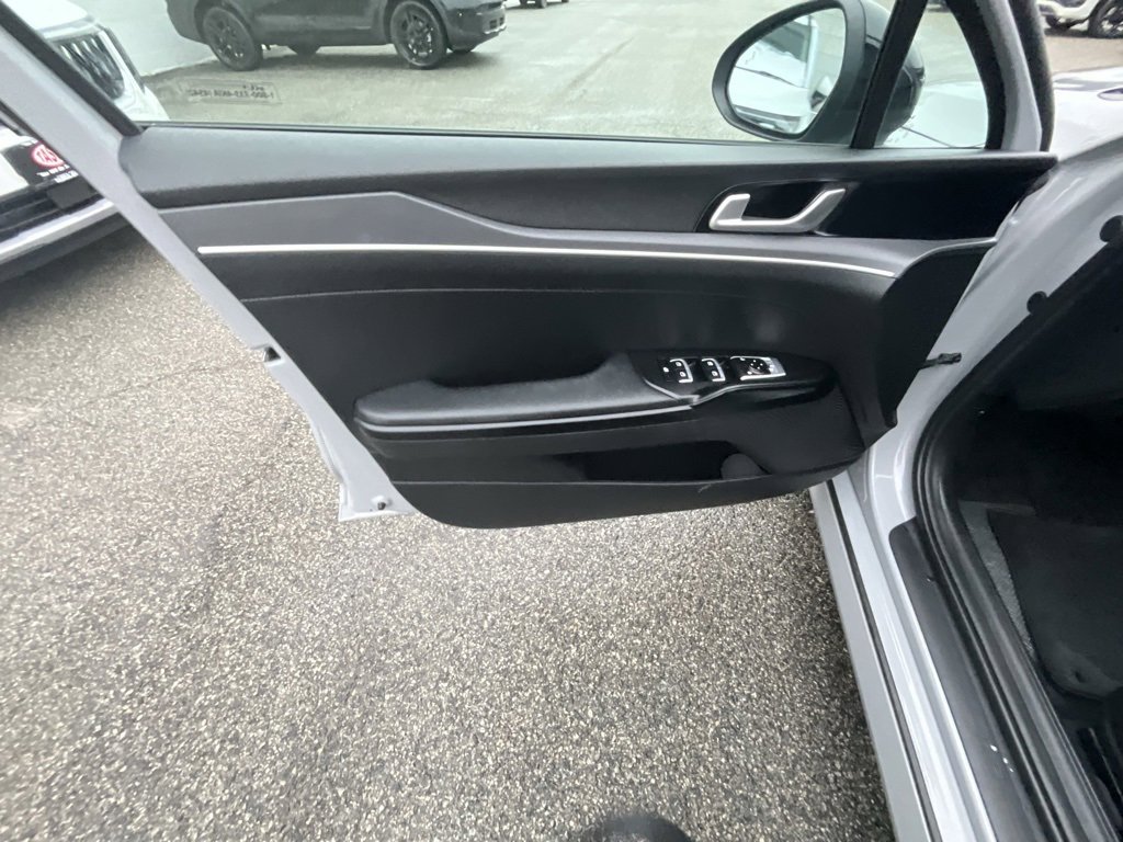 Used 2023 Kia K5 GT-Line w/ GT-Line Premium Package image 6