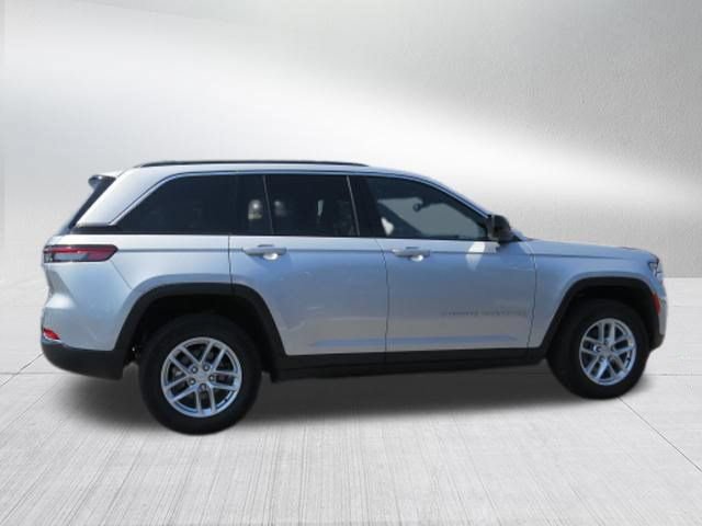 Certified 2024 Jeep Grand Cherokee Laredo X w/ Luxury Tech Group I RWD image 2