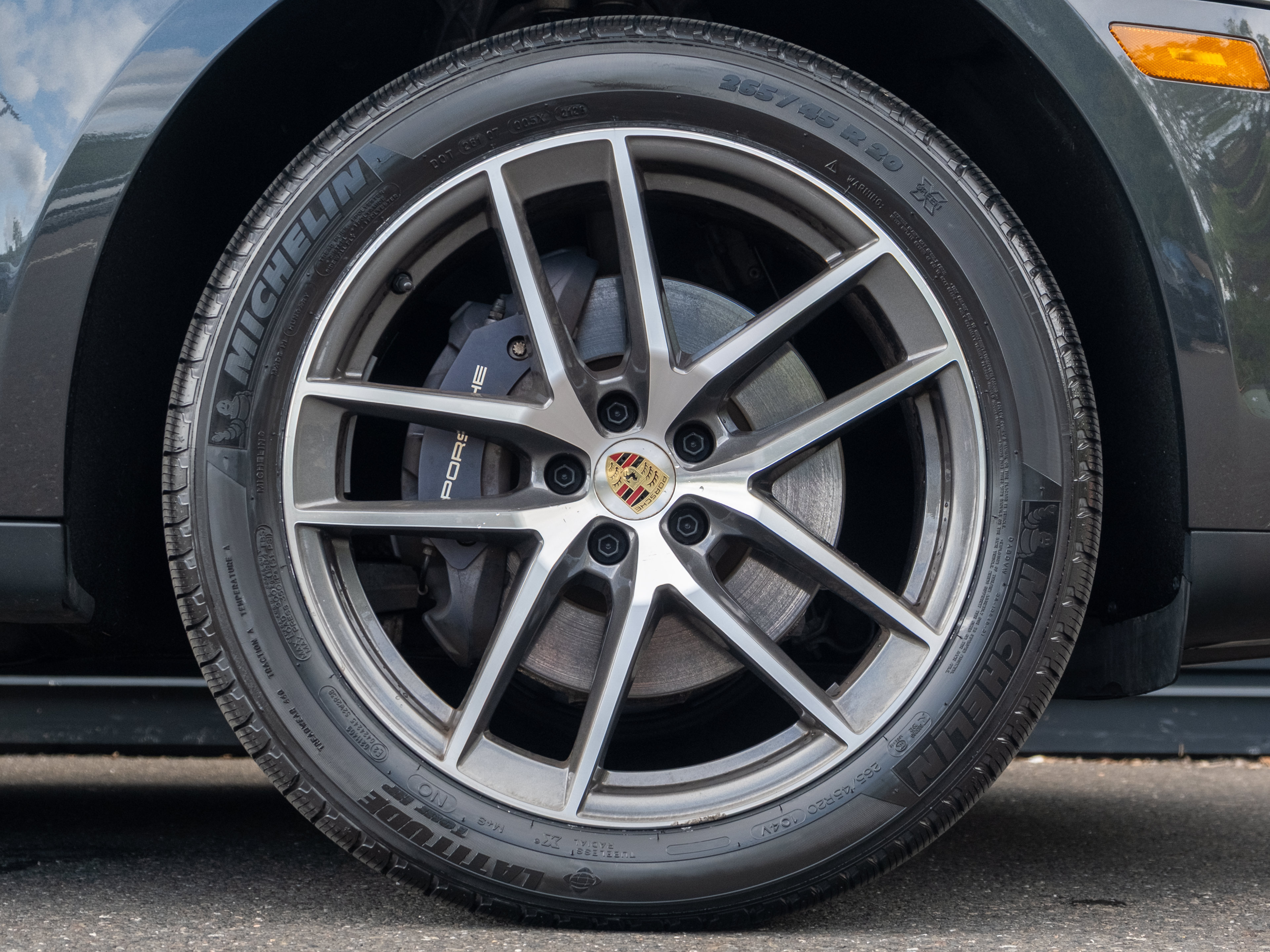 Certified 2023 Porsche Macan AWD/4WD image 15