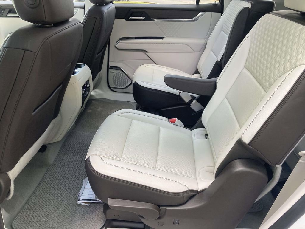 Used 2024 GMC Acadia Denali FWD image 9