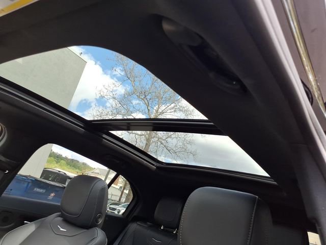 Certified 2023 Cadillac XT4 Luxury w/ Cold Weather Package image 14