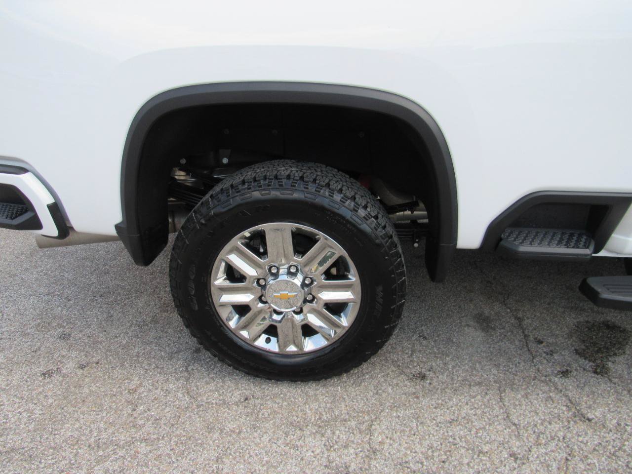 Used 2026 Chevrolet Silverado 3500 High Country w/ Technology Package AWD/4WD image 4