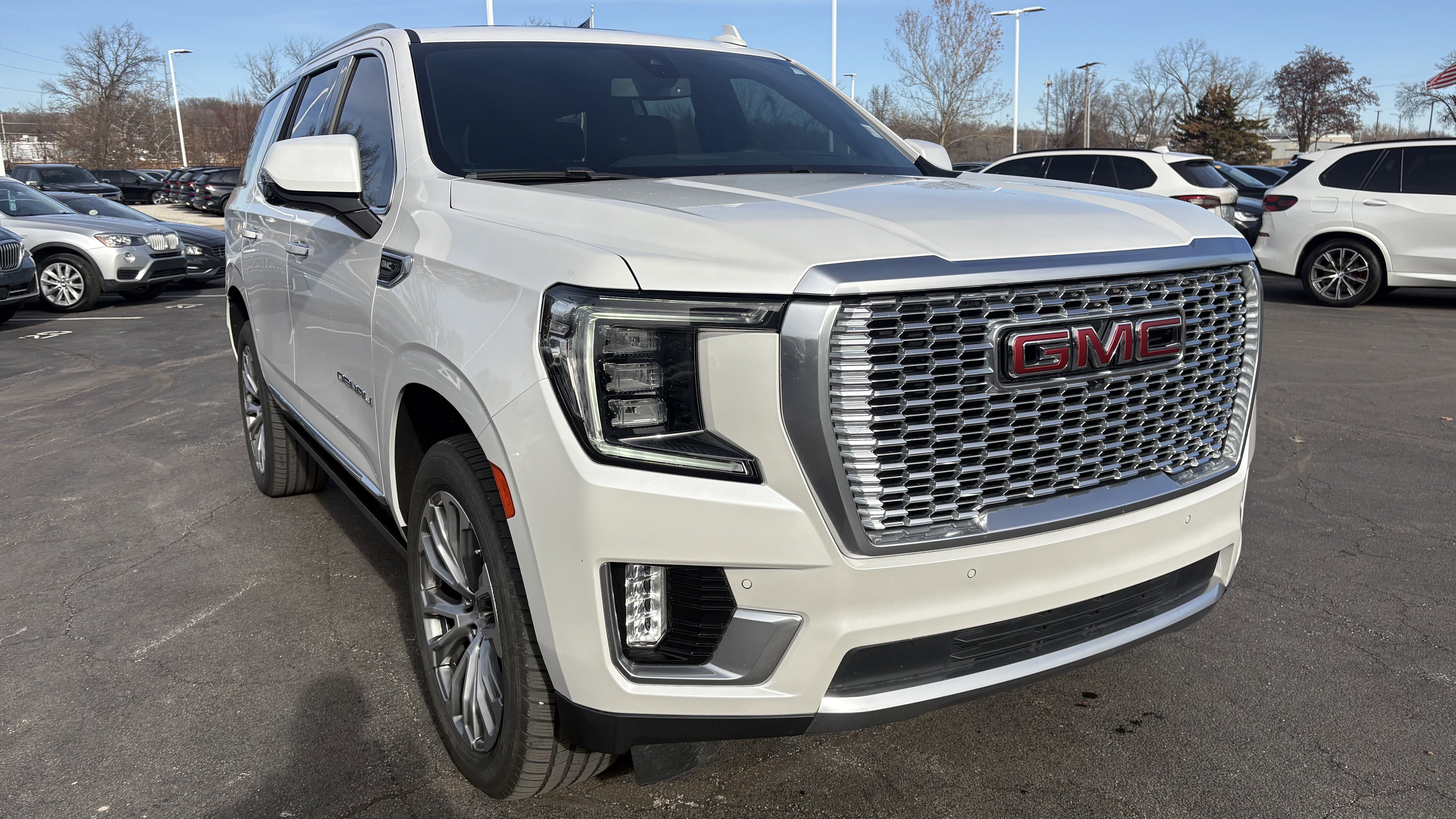Used 2021 GMC Yukon Denali image 2