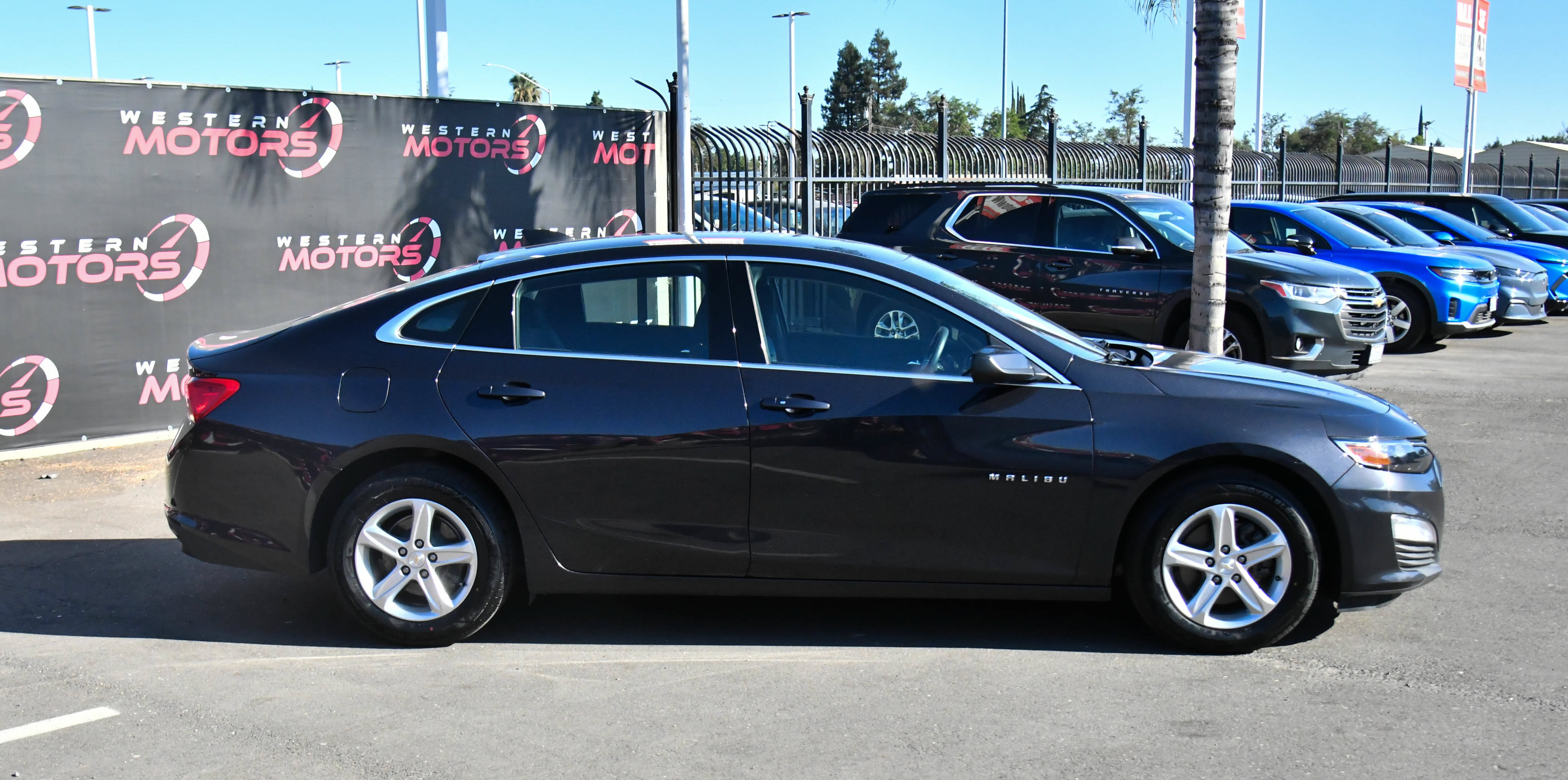 Used 2022 Chevrolet Malibu LS FWD image 9