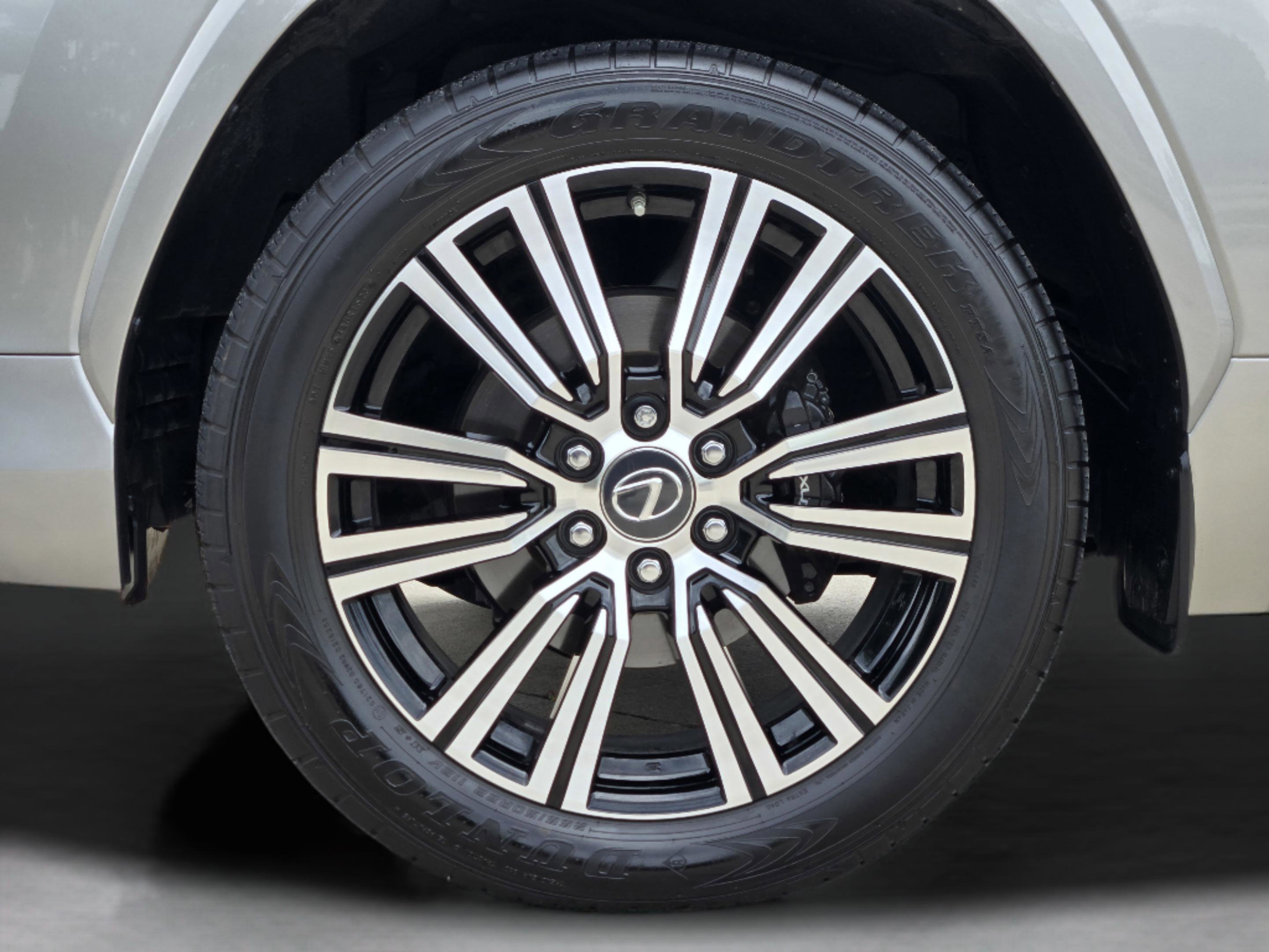 Used 2023 Lexus LX 600 4WD w/ Appearance Package image 34