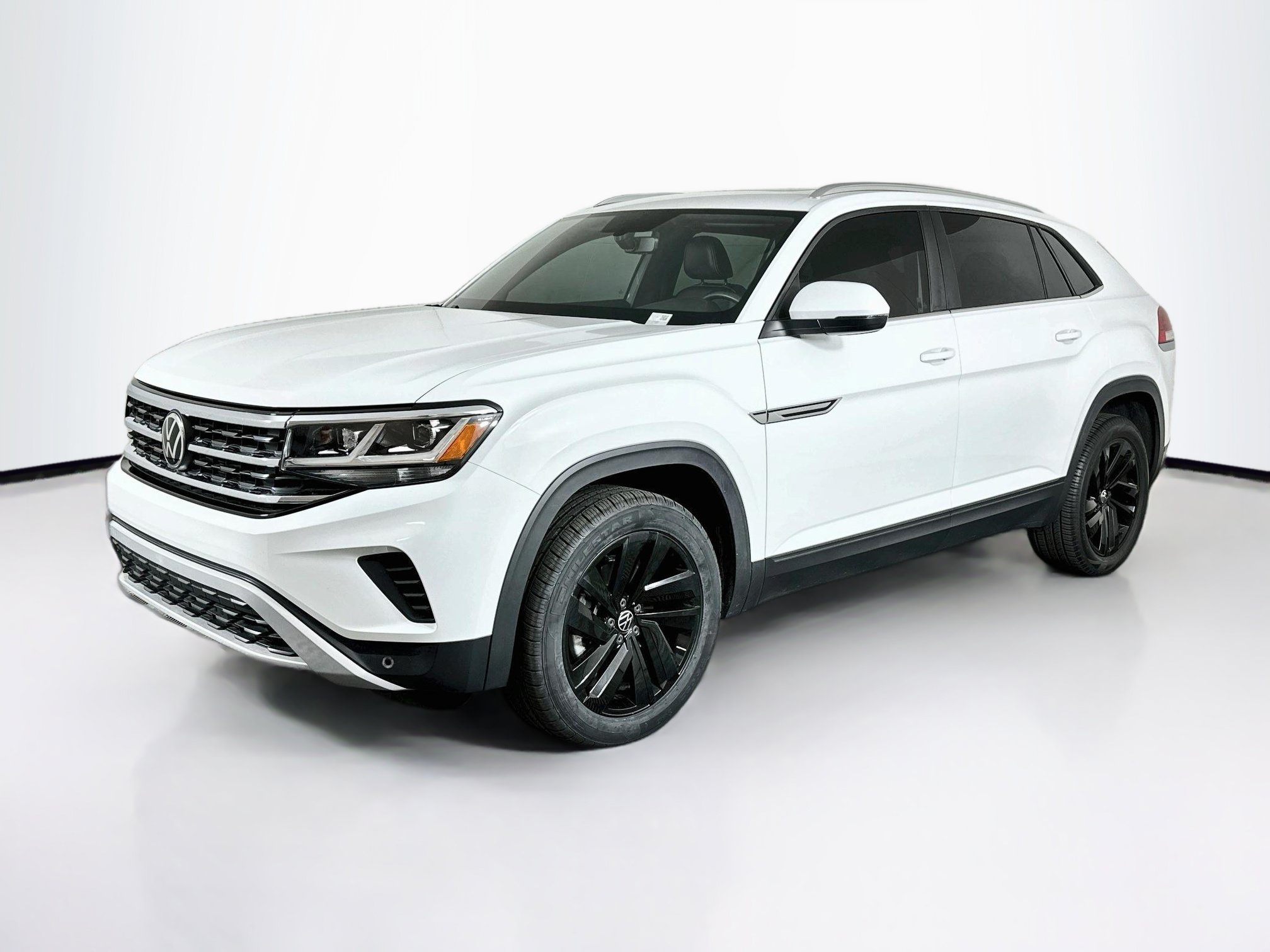 Used 2023 Volkswagen Atlas Cross Sport SE w/ Panoramic Sunroof Package FWD image 3
