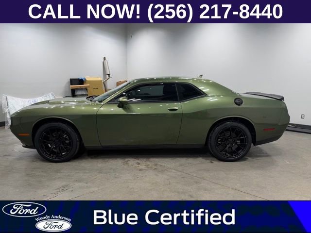Used 2023 Dodge Challenger SXT image 3