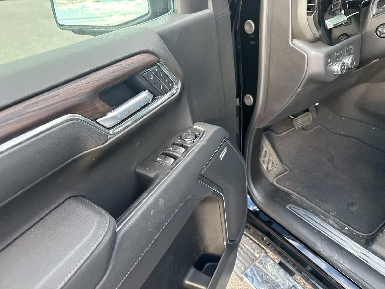 New 2026 GMC Sierra 1500 SLT w/ SLT Premium Plus Package AWD/4WD image 14