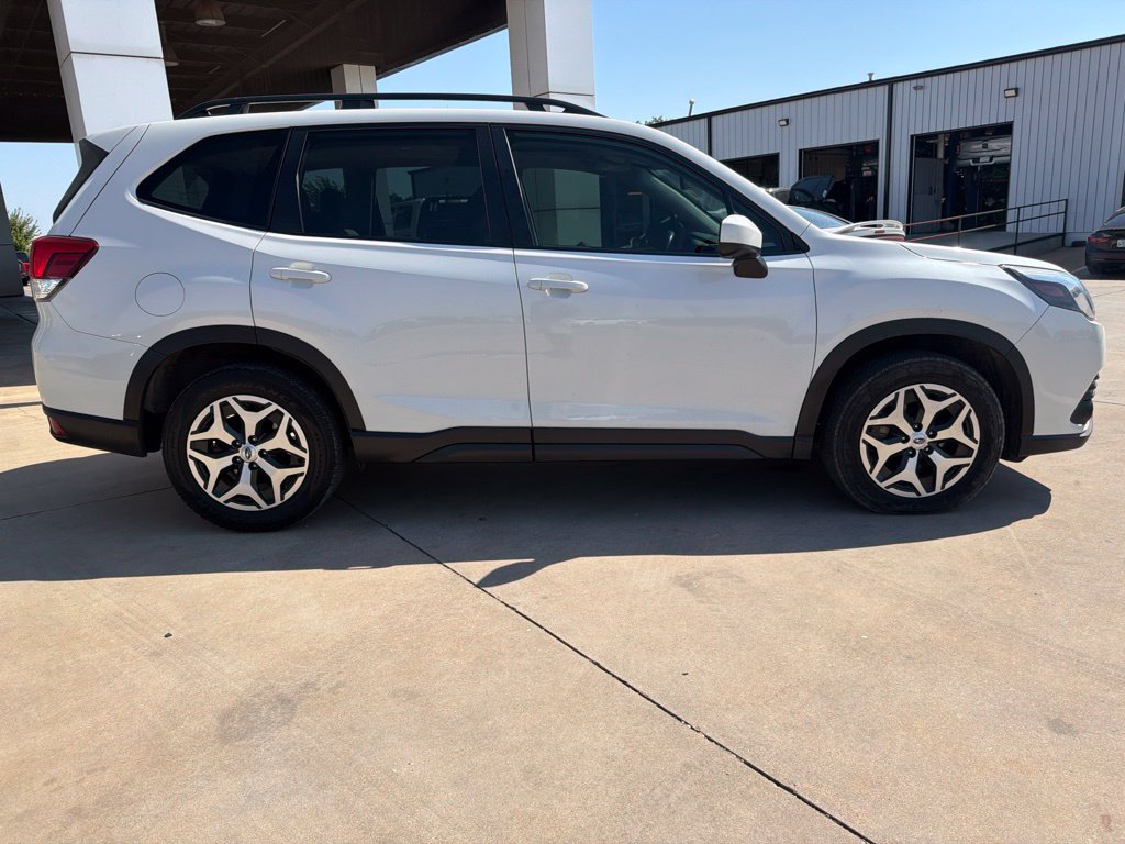 Used 2022 Subaru Forester Premium AWD/4WD image 2