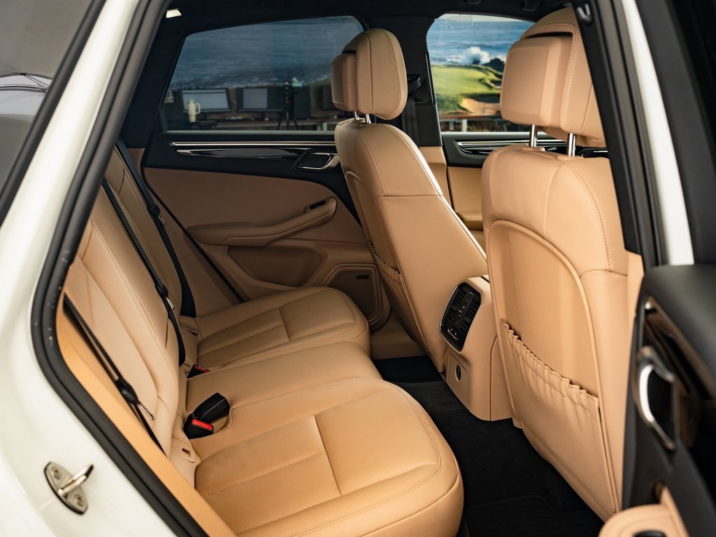 Certified 2024 Porsche Macan image 35