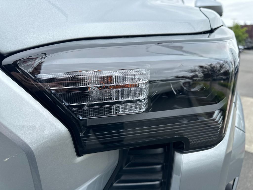 Certified 2026 Toyota Tacoma SR5 AWD/4WD image 9