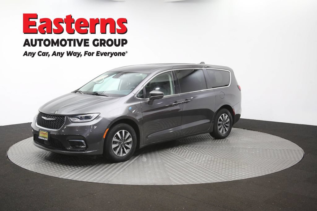Used 2022 Chrysler Pacifica Touring-L w/ Uconnect Theater Family Group FWD image 57