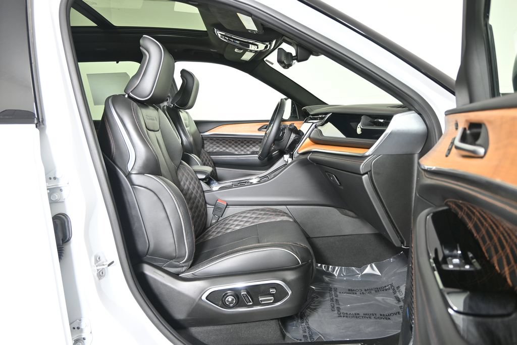 Used 2023 Jeep Grand Cherokee L Summit AWD/4WD image 13