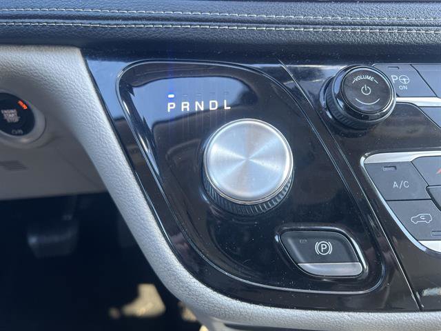 Used 2021 Chrysler Pacifica Touring-L image 19