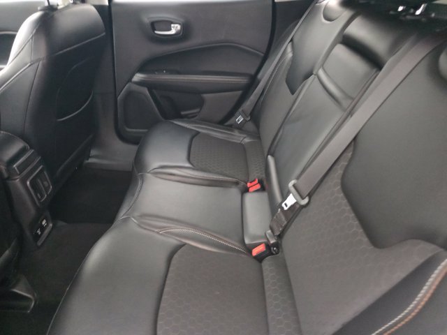 Used 2018 Jeep Compass Latitude w/ Popular Equipment Group FWD image 9