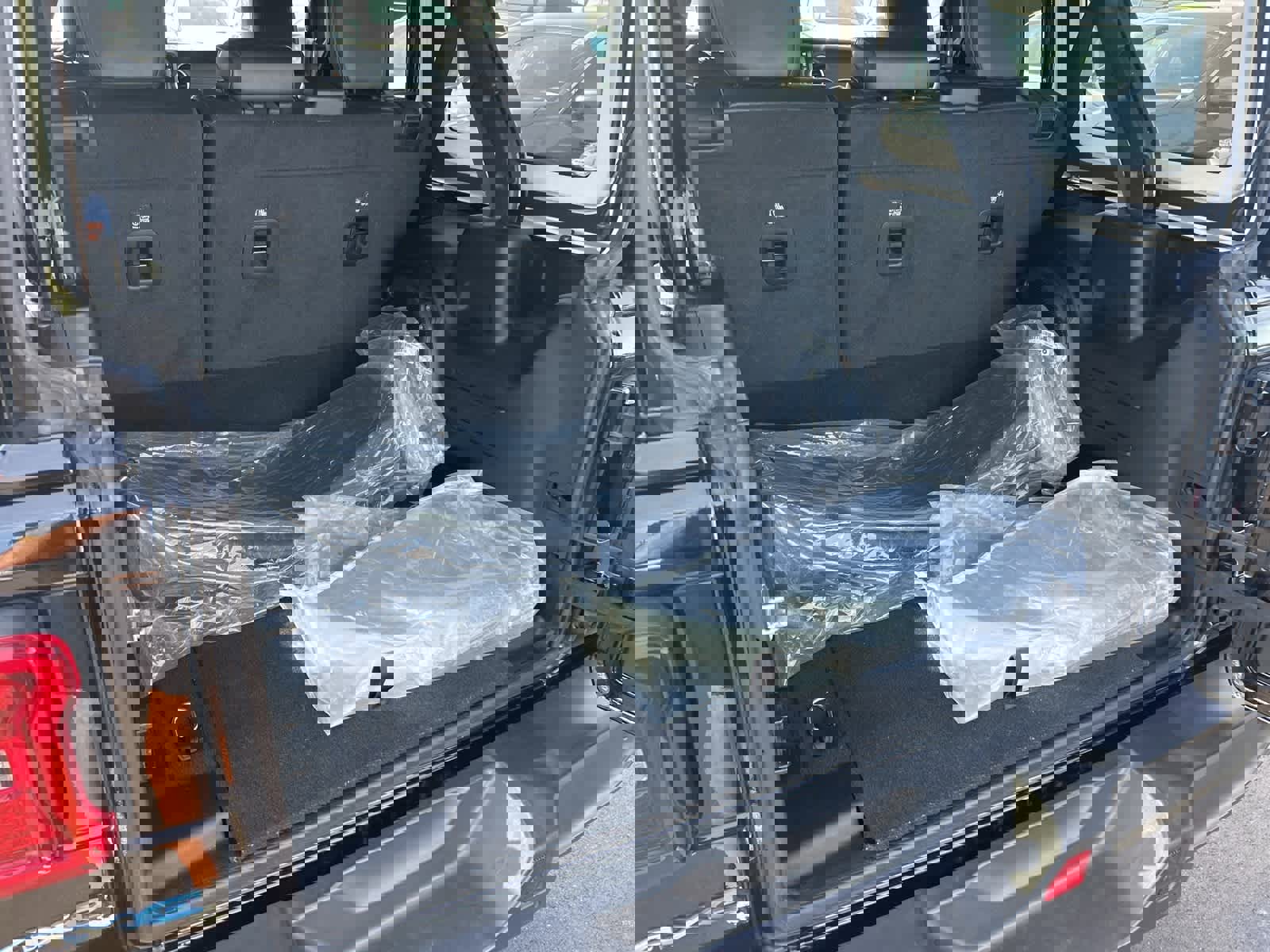 Used 2022 Jeep Wrangler Unlimited Sahara w/ Cold Weather Group image 31