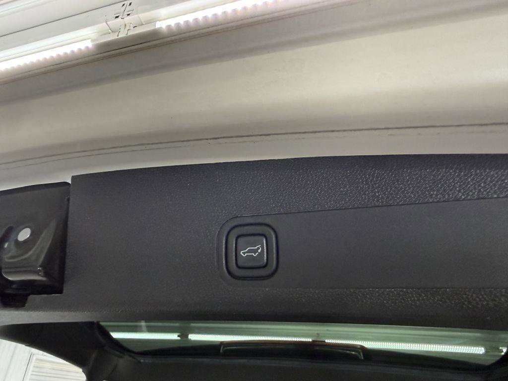 Used 2012 GMC Yukon XL Denali AWD/4WD image 33