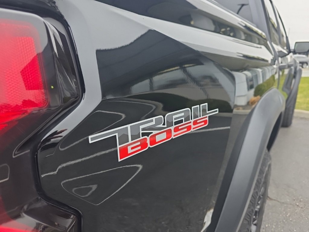 Used 2024 Chevrolet Colorado Trail Boss w/ Technology Package image 4