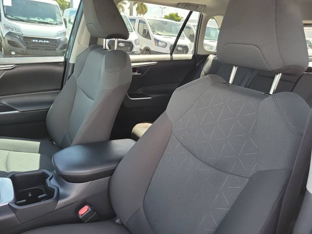 Used 2025 Toyota RAV4 XLE w/ Convenience Package FWD image 22