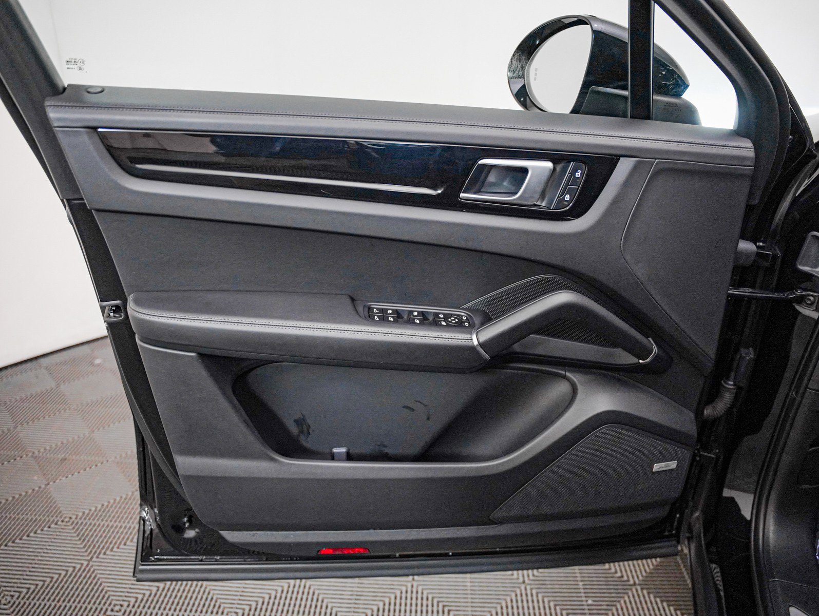 Certified 2022 Porsche Cayenne Coupe image 27