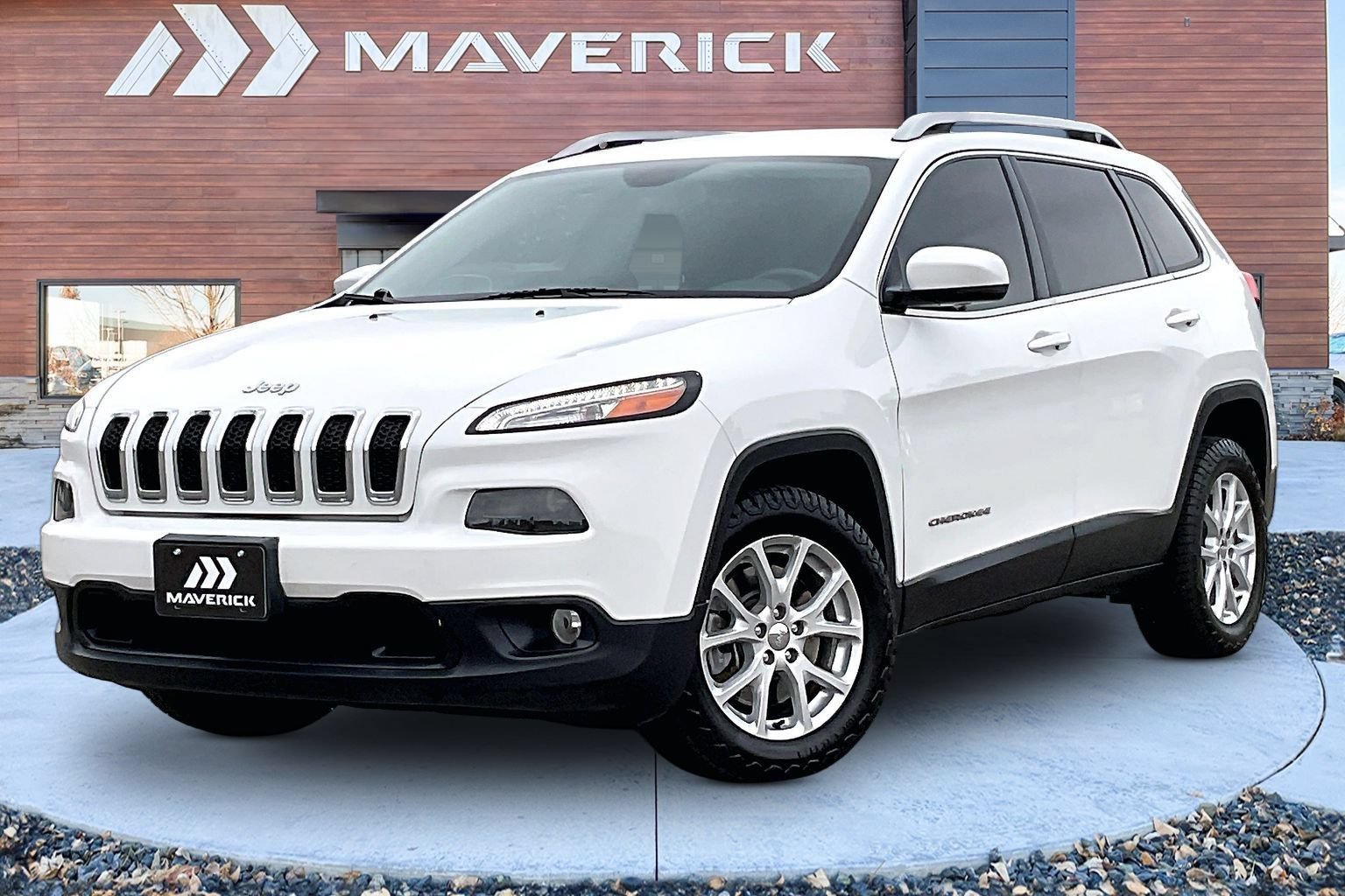 Used 2017 Jeep Cherokee Latitude w/ Safety/Convenience Group FWD image 3