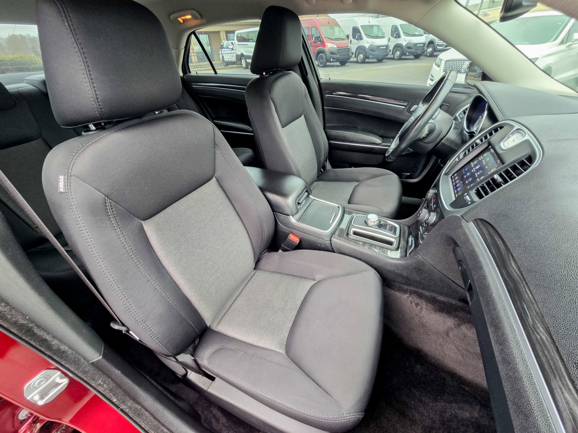 Used 2018 Chrysler 300 Touring image 32