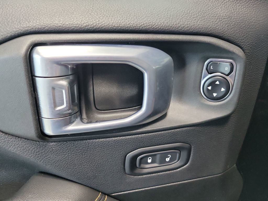 Used 2024 Jeep Wrangler Sahara image 23