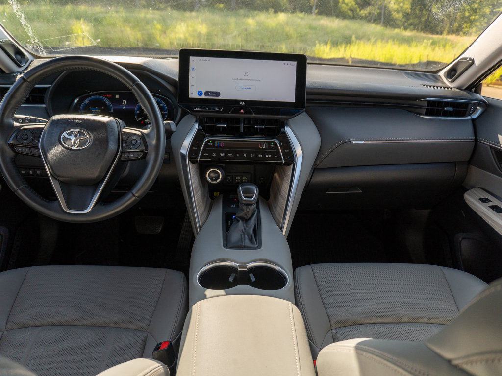 Used 2024 Toyota Venza Limited AWD/4WD image 19