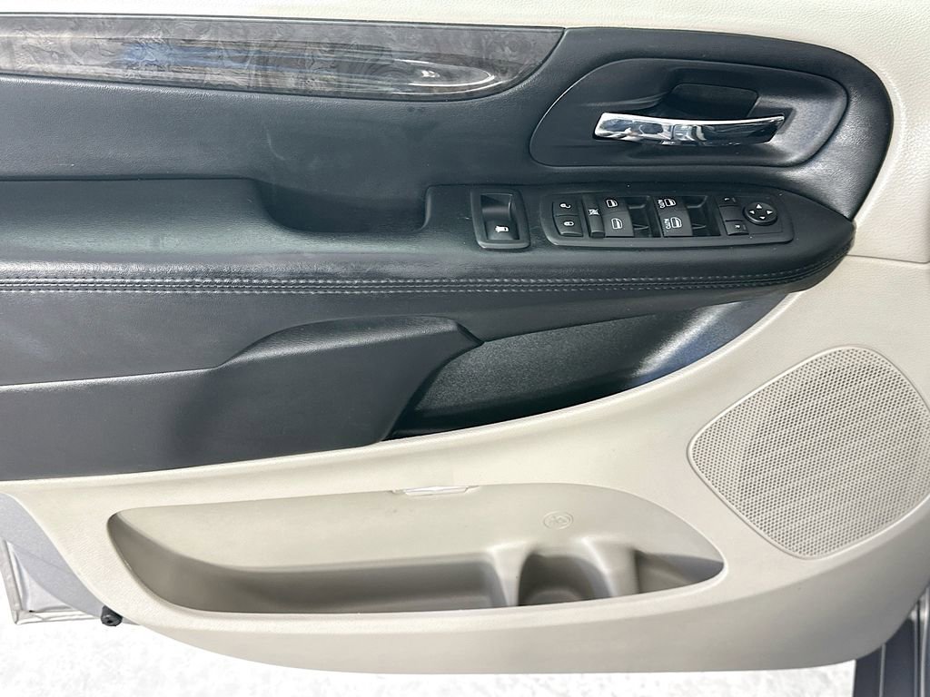 Used 2016 Dodge Grand Caravan SXT FWD image 22